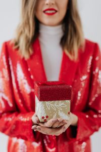 Kaboompics - Girlboss With a Gift
