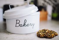 Kaboompics - Cookie tin box