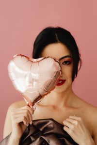 Kaboompics - Romantic Portrait With Rose Gold Heart Balloon