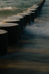 Kaboompics - Long Exposure Groyne Wave Dark Seascape