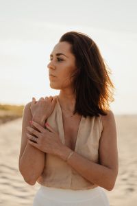 Kaboompics - Close-Up Beach Portrait of a Woman with Gold Jewelry