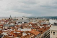 Kaboompics - Madrid Rooftop Panorama with Almudena Cathedral and Dense Historic City Blocks