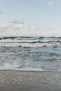 Kaboompics - Layered Baltic Sea Waves Breaking in White Surf, Vertical Seascape Background