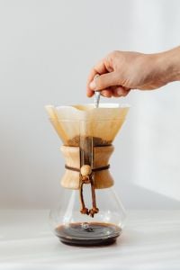Kaboompics - Coffee brewed in a Chemex and peanut butter sandwiches for breakfast
