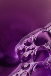 Kaboompics - Deep Purple Skincare Liquid with Bubbles