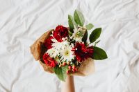 Kaboompics - Romantic Red and White Flowers on Rumpled Bed Sheets