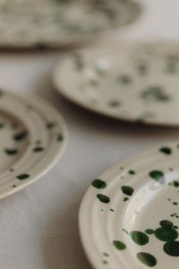 Kaboompics - Abstract Green Splatter Pattern on a White Ceramic Surface