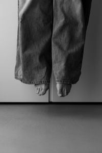 Kaboompics - Minimalist Bare Feet Portrait With Wide Leg Trousers