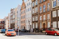 Kaboompics - Ogarna Street in Gdańsk with Colorful Historic Townhouses and Parked Cars