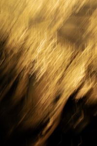 Kaboompics - Vertical Gold Motion Blur with Black Diagonal Bands, Abstract Background Texture