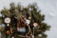 Kaboompics - Winter Wreath Detail With Dried Citrus and White Berries