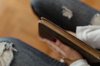 Kaboompics - Beautiful young woman reading a book