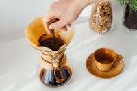 Kaboompics - Coffee brewed in a Chemex and peanut butter sandwiches for breakfast