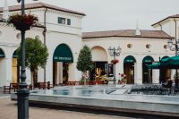 Kaboompics - Burberry and Prada Stores around Fountain Courtyard