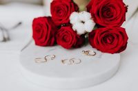 Kaboompics - Red roses and gold rings on white marble