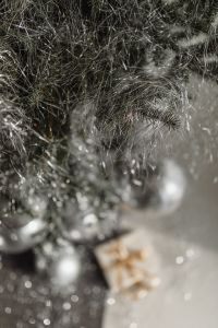 Kaboompics - Close-Up Silver Tinsel and Balloons on a Christmas Tree
