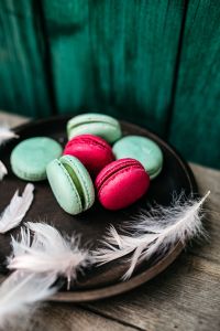Kaboompics - Pink & Green Macaroons