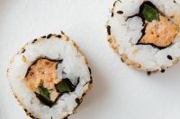 Kaboompics - Close-Up Sesame Maki Roll with Seaweed and Green Filling