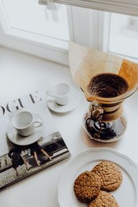 Kaboompics - Brewing third wave coffee with Chemex