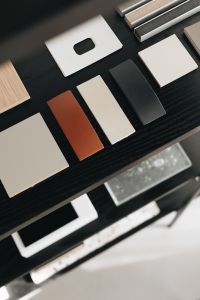 Kaboompics - Beautiful Contemporary and Modern Interior - decor - minimal - bright - organised shelves