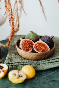 Kaboompics - Close-Up Fresh Fig Halves In Wooden Bowl