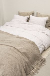 Kaboompics - Cozy Bed with Beige Fringed Throw