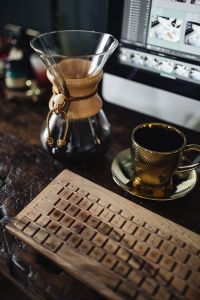 Kaboompics - Cup of coffee, Chemex, keyboard, iMac computer