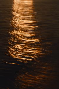 Kaboompics - Golden Light Reflection on Water Wave Detail