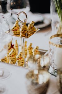 Kaboompics - Golden Bunnies on the Tray