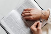 Kaboompics - Bible - Christianity - Prayer - Catholic Church - Cross - Spirituality - Piety