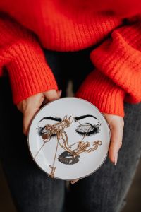 Kaboompics - Decorative plate for jewelry