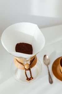 Kaboompics - Coffee brewed in a Chemex and peanut butter sandwiches for breakfast