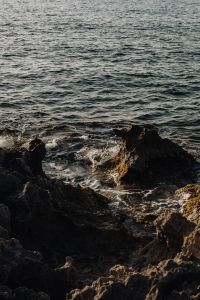 Kaboompics - Small Waves in a Rugged Rocky Inlet