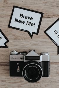 Little cards with inspirational quotes and a black camera