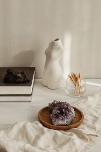 Kaboompics - Torso Vase And Wooden Matchsticks In Calm Interior