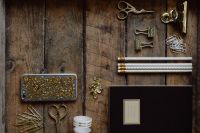 Kaboompics - Office accessories on an old wooden tray
