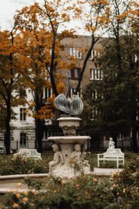 Kaboompics - Decorative Fountain and White Benches in an Autumn Park