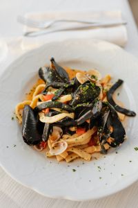 Kaboompics - Close-Up Seafood Pasta with Mussels, Clams and Tomato