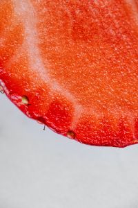 Kaboompics - Curved Edge of Sliced Strawberry in Close-Up, Fresh Produce Texture for Dessert Editorials