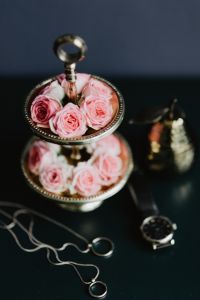 Kaboompics - A tray of pink roses