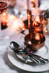 Kaboompics - Blurred Amber Glassware and Candlelight Holiday Background