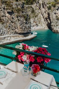 Kaboompics - Turquoise Amalfi Coast Cove with Rocky Cliffs and Small Boats