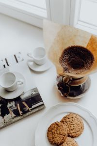 Kaboompics - Brewing third wave coffee with Chemex