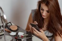 Kaboompics - Young beautiful woman doing her make up