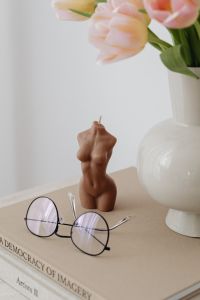Kaboompics - Glasses and Sculptural Figurine Beside Tulip Vase