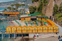 Kaboompics - Colorful Beach Cabins And Marina Beneath Sorrento Cliffs