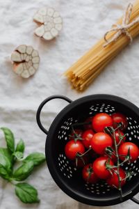 Kaboompics - Vertical Pasta Ingredient Flat Lay with Spaghetti and Garlic