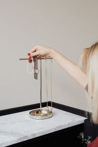 Kaboompics - Jewellery stand on marble