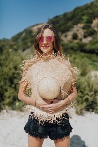 Kaboompics - Beautiful woman with sunglasses and a summer straw hat