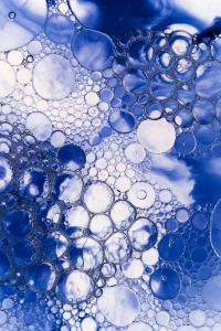 Kaboompics - Vertical Blue Liquid With Clustered Bubbles